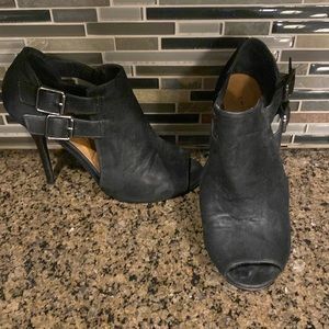 Chinese Laundry peel toe heel